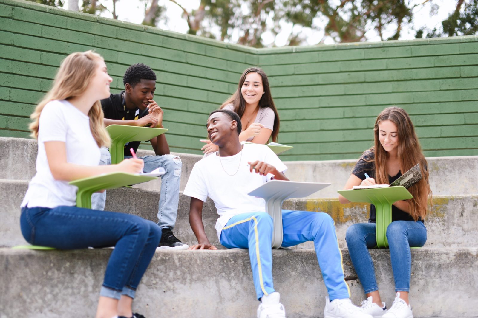 Ztool portable table: the practical and flexible solution for the classroom