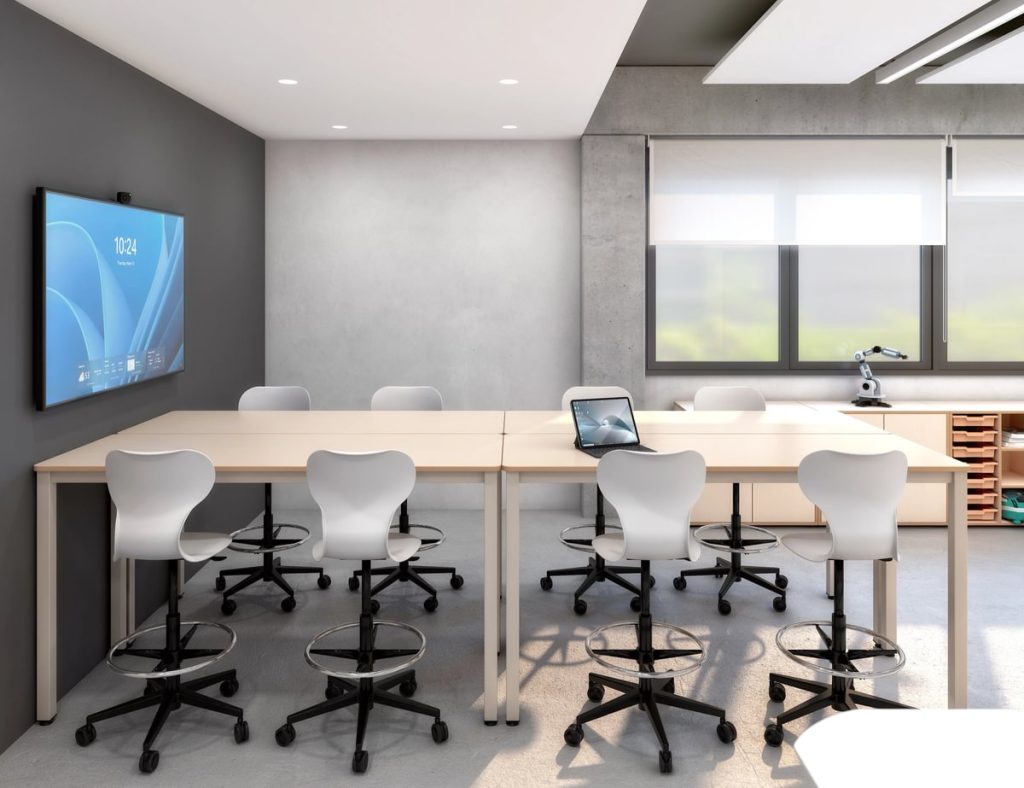 Mirplay School STEAM classroom